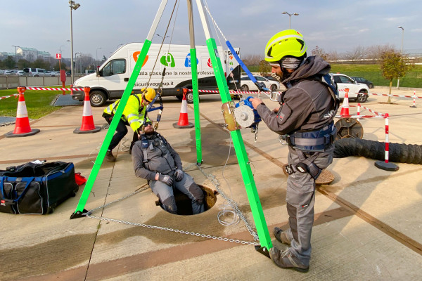 Spazi Confinati e Sicurezza: Sicurlive Group al fianco delle aziende