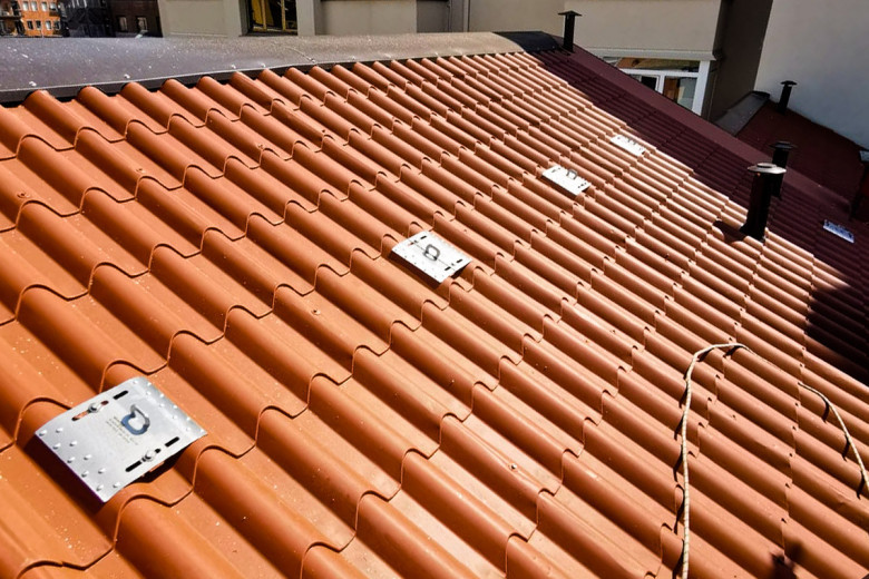 Sistemi anticaduta e coperture in lamiera? Abbiamo la soluzione.