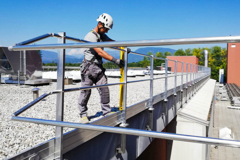 Rischio caduta dall'alto: messa in sicurezza parapetti
