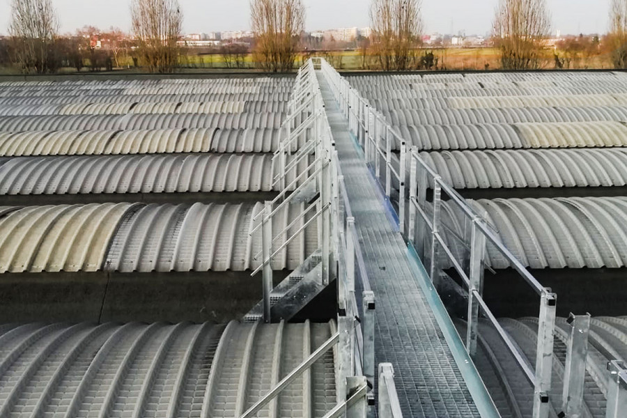 Camminare sopra i lucernari: News su messa in sicurezza delle coperture