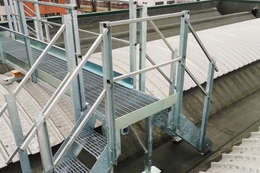 Camminare sopra i lucernari: News su messa in sicurezza delle coperture