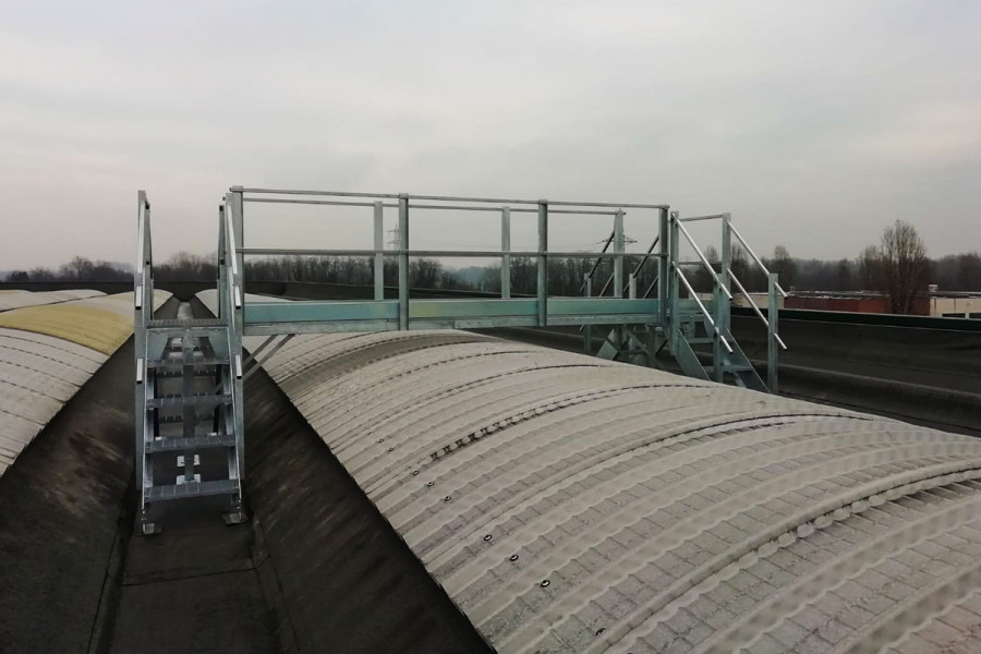 Camminare sopra i lucernari: News su messa in sicurezza delle coperture