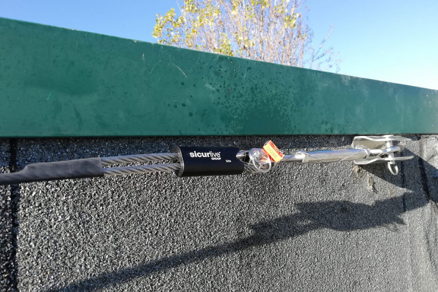 Camminare sopra i lucernari: News su messa in sicurezza delle coperture