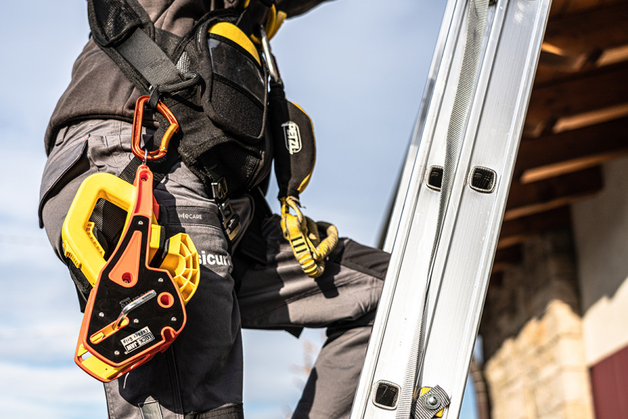 Rischio caduta dall'alto: messa in sicurezza delle scale portatili