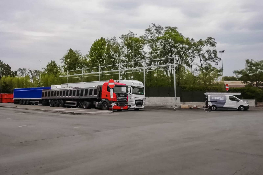 Baie di carico e scarico: come garantire la sicurezza dei lavori in quota