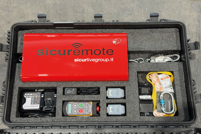 Sicurlive Group a Maranello con un Sicuremote rosso Ferrari