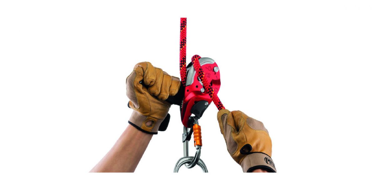 Discensore Petzl autofrenante con funzione antipanico per il soccorso