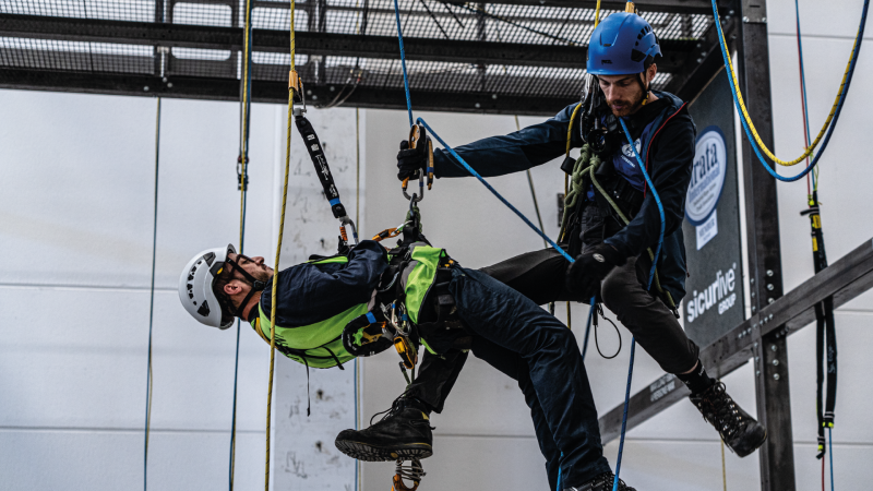 Corso di formazione degli operatori di Rope Access. Per i professionisti dell' Eolico, Oil & Gas off shore, Petrolchimico, Industriale e Civile. Iscriviti, non perdere il posto! Irata